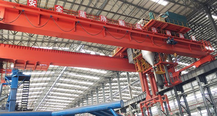 焙烧用吸卸料起重机